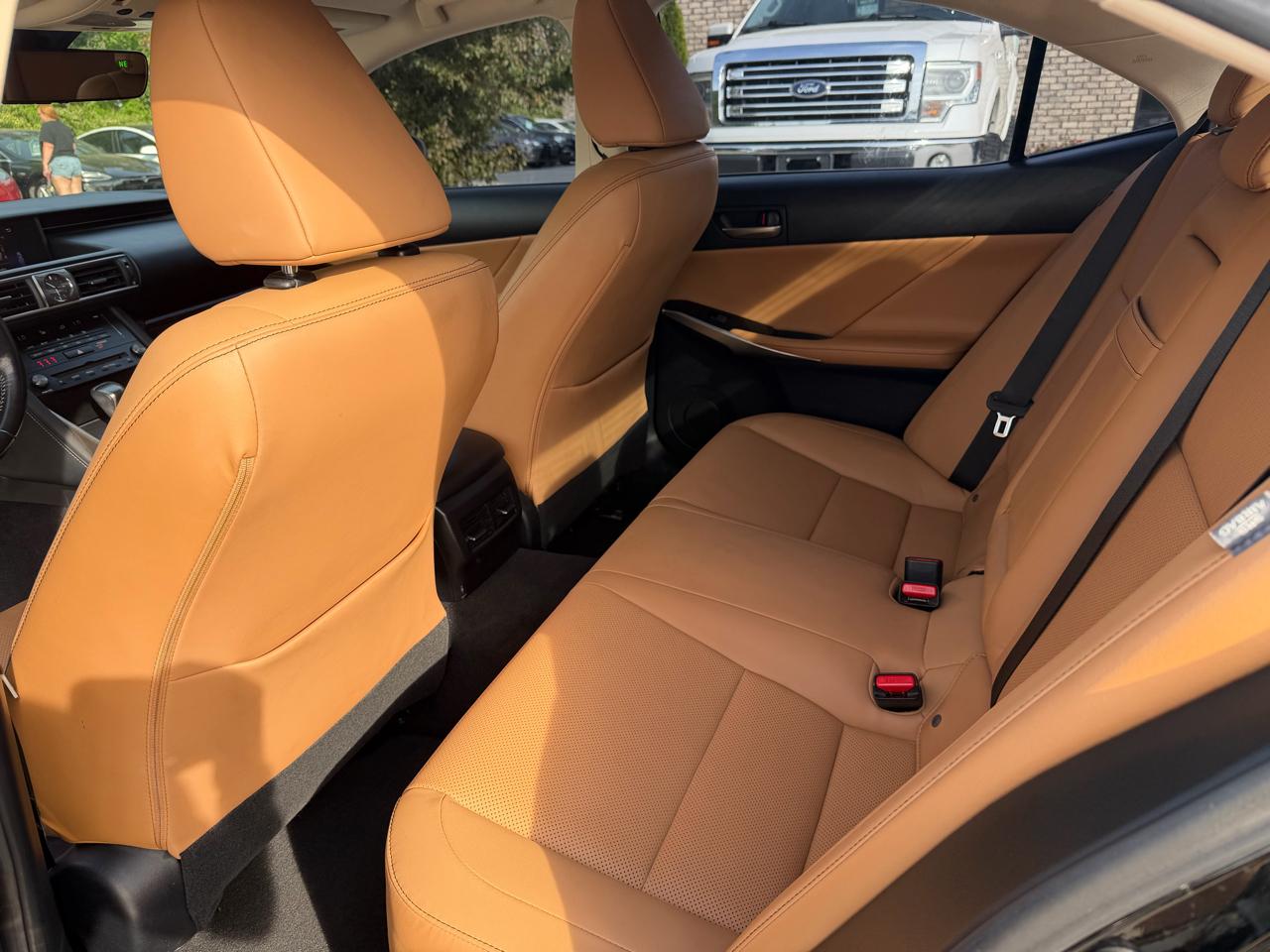 Lexus IS IS Turbo RWD 2017