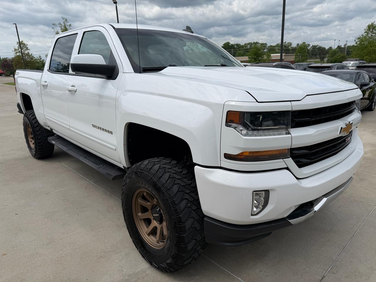 Chevrolet Silverado 1500 4WD Crew Cab 143.5" LT w/2LT 2018