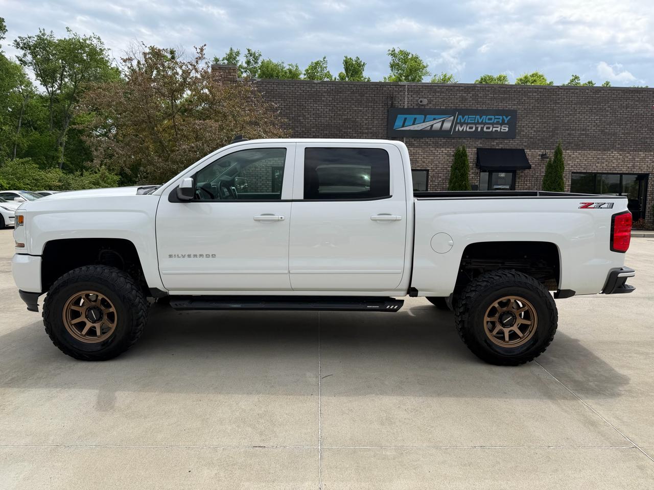 Chevrolet Silverado 1500 4WD Crew Cab 143.5" LT w/2LT 2018