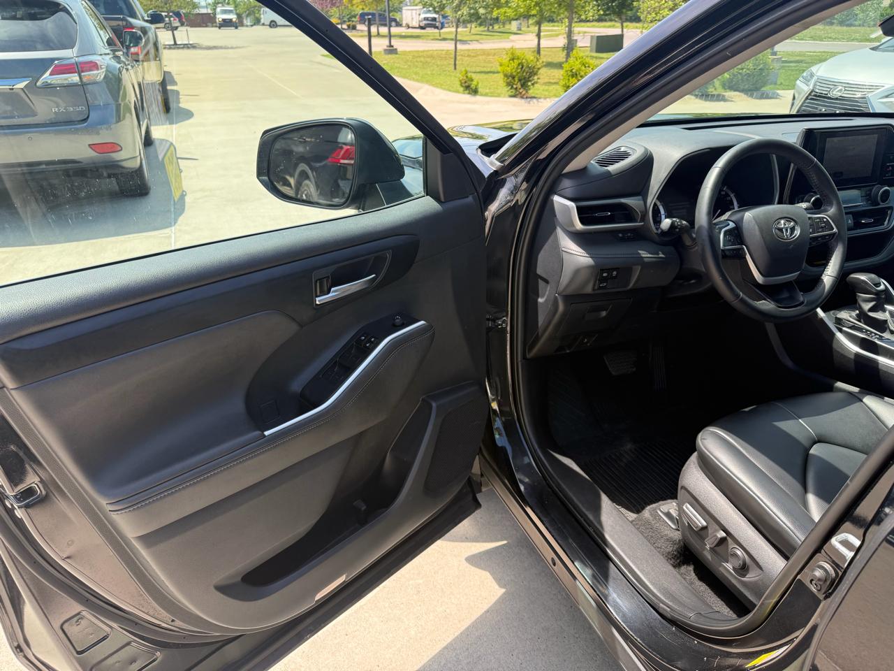 Toyota Highlander XLE 4D SUV AWD 2024