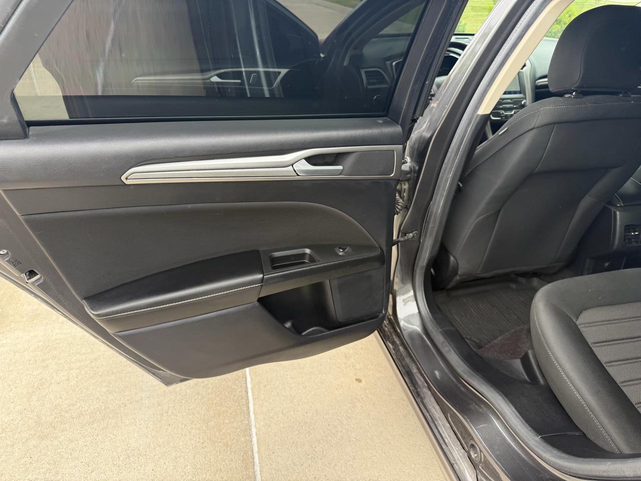 Ford Fusion Hybrid SE FWD 2020