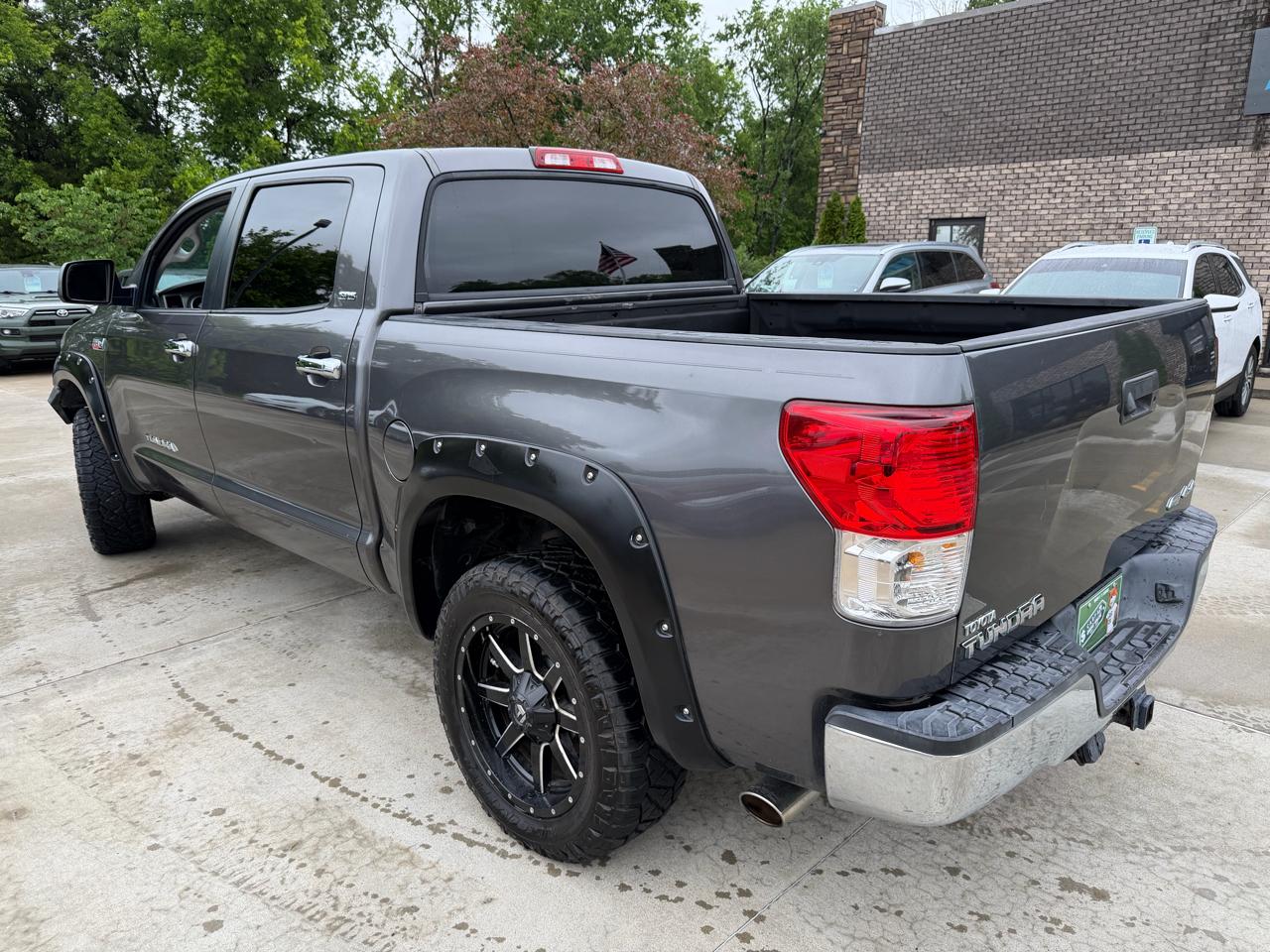 Toyota Tundra 4WD Truck  2013