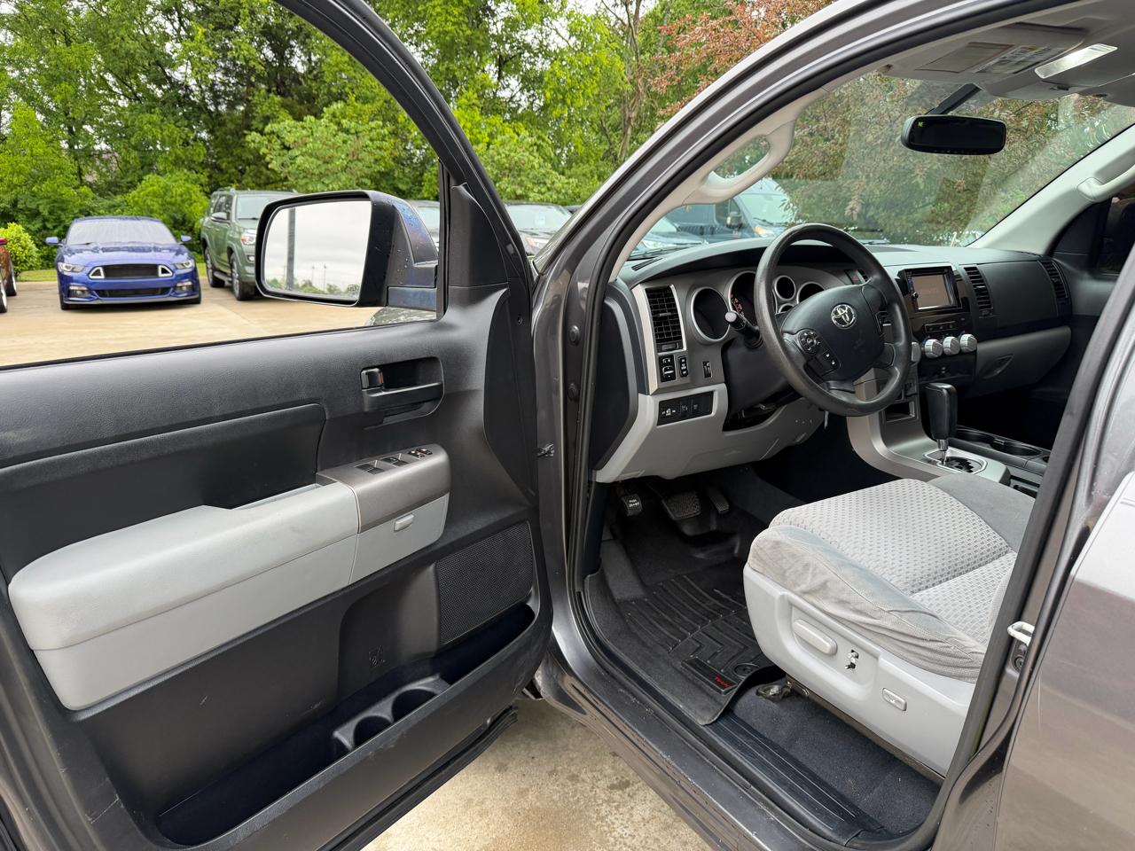 Toyota Tundra 4WD Truck  2013
