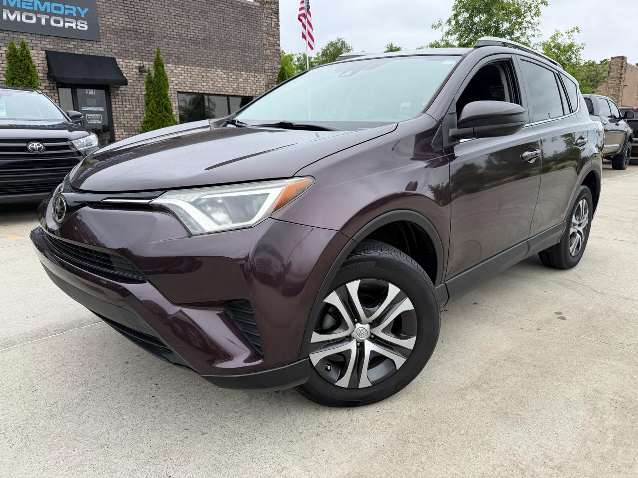 Toyota RAV4 LE FWD 2018