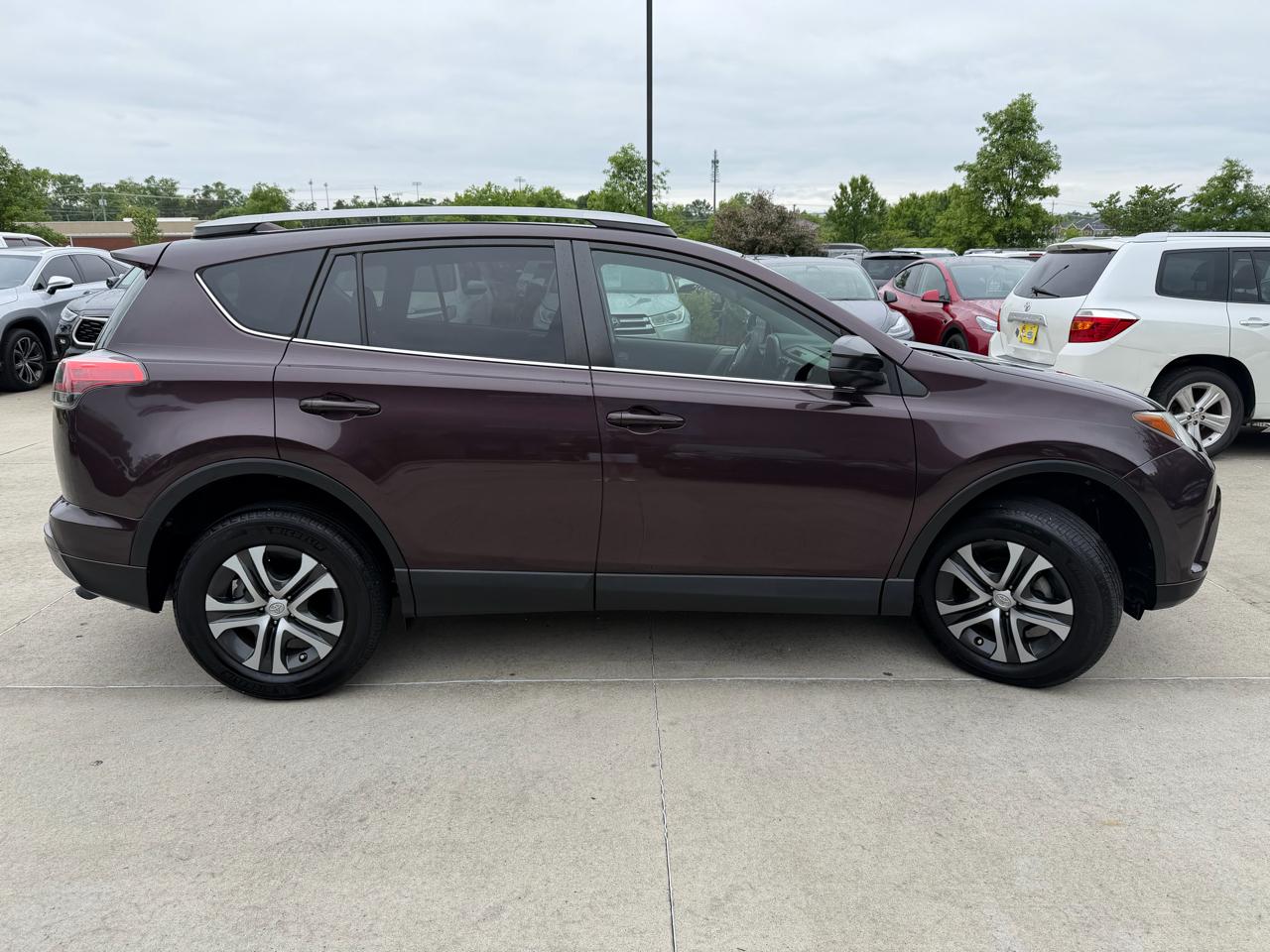 Toyota RAV4 LE FWD 2018