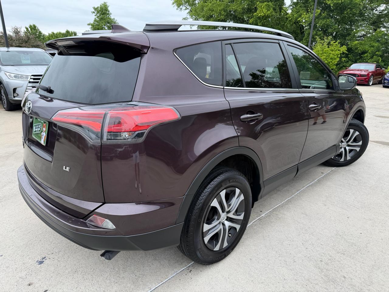 Toyota RAV4 LE FWD 2018