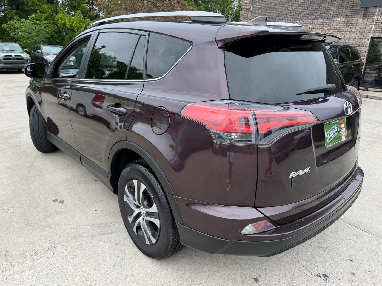 Toyota RAV4 LE FWD 2018