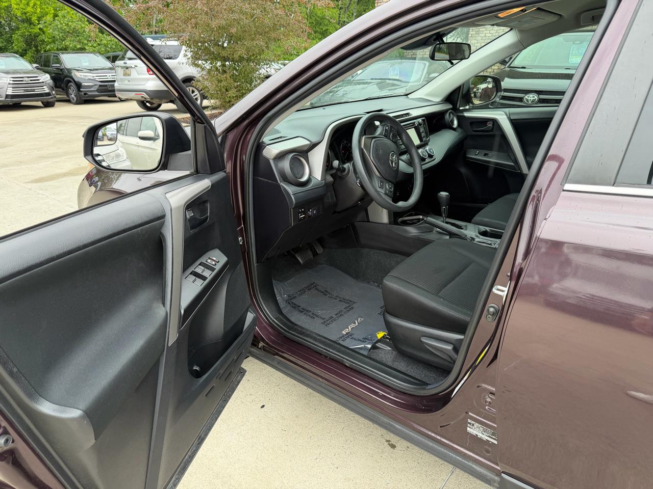 Toyota RAV4 LE FWD 2018