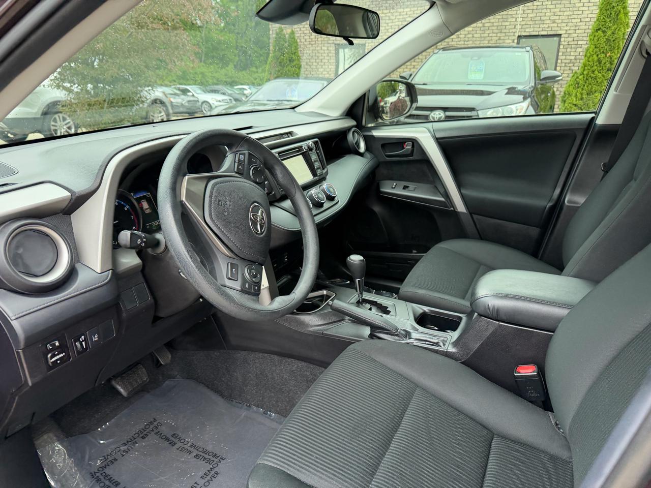 Toyota RAV4 LE FWD 2018