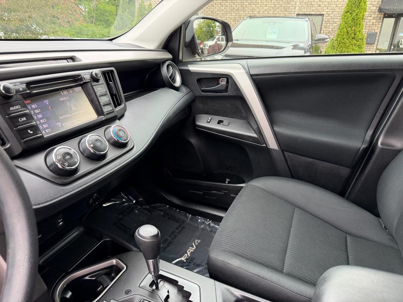 Toyota RAV4 LE FWD 2018