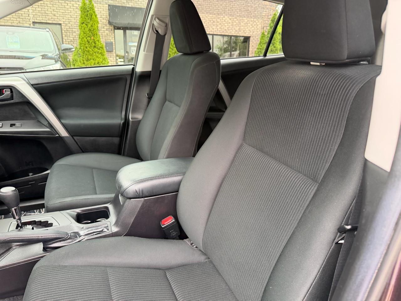 Toyota RAV4 LE FWD 2018