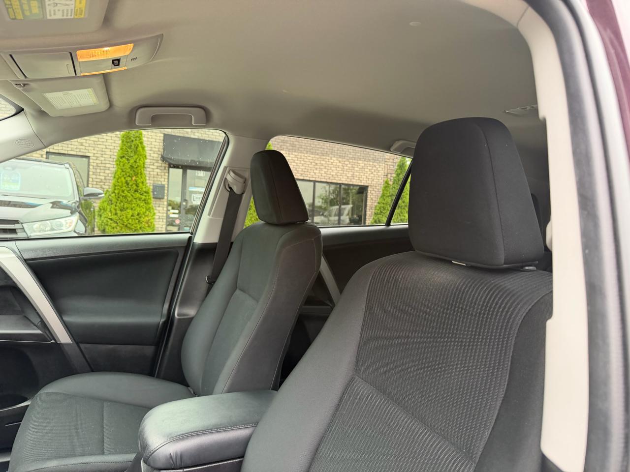 Toyota RAV4 LE FWD 2018