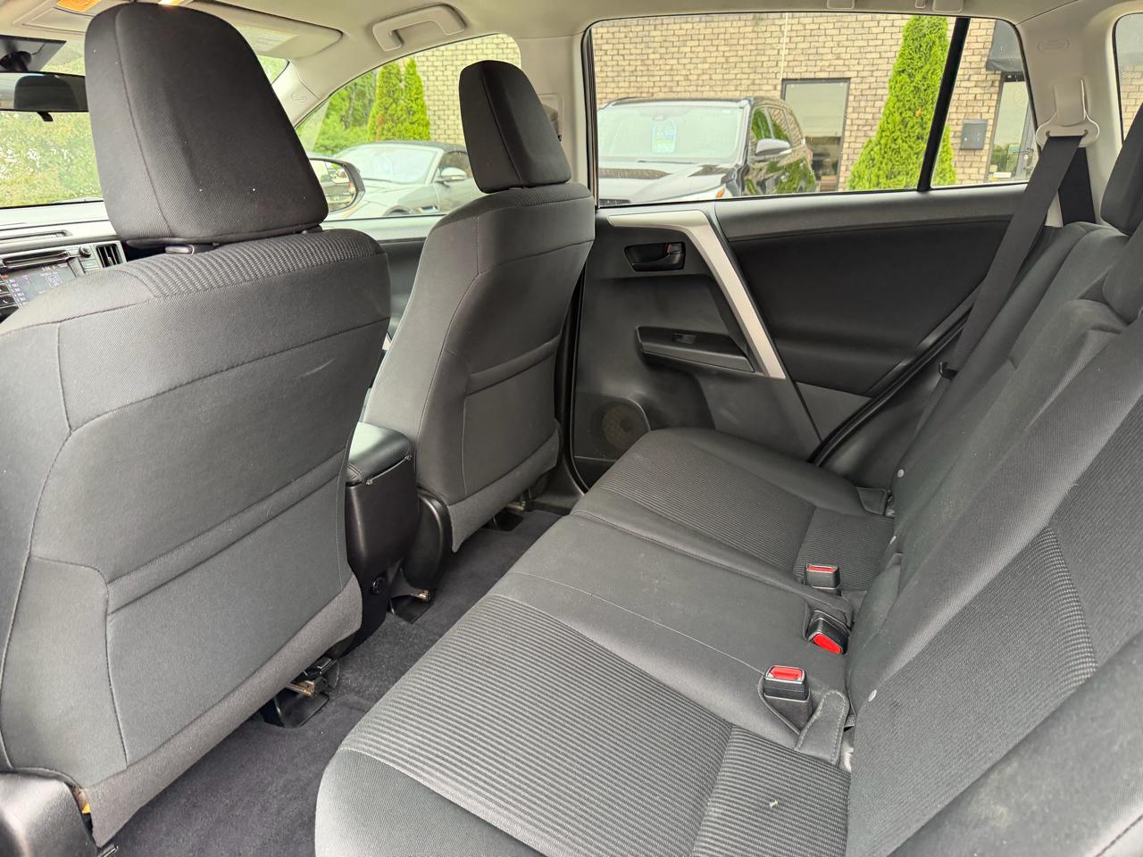 Toyota RAV4 LE FWD 2018