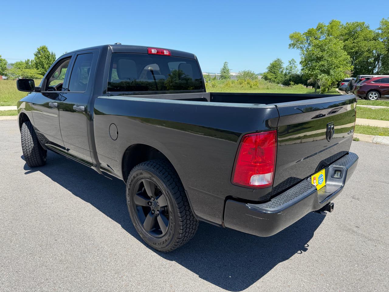 RAM 1500 Express 4x4 Quad Cab 6'4" Box 2018