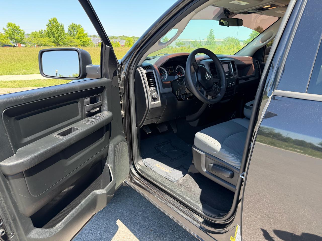 RAM 1500 Express 4x4 Quad Cab 6'4" Box 2018