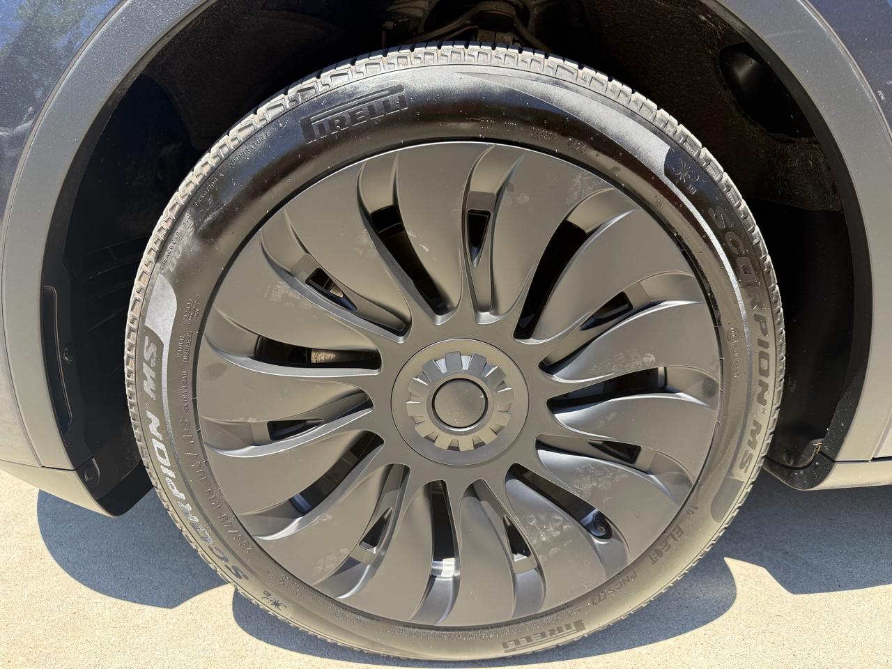 Tesla Model Y Long Range AWD 2024