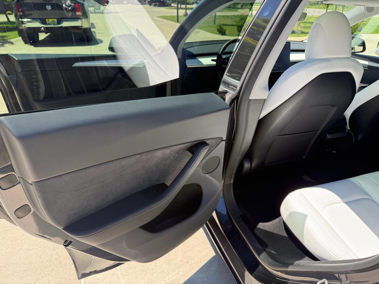 Tesla Model Y Long Range AWD 2024