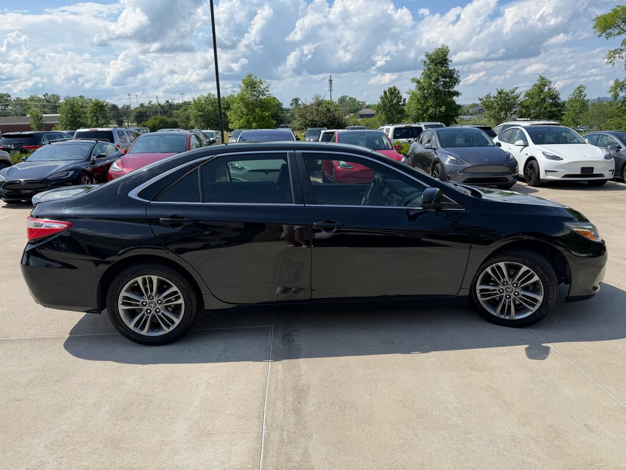 Toyota Camry 4dr Sdn I4 Auto SE w/Special Edition Pkg (Natl) 2016