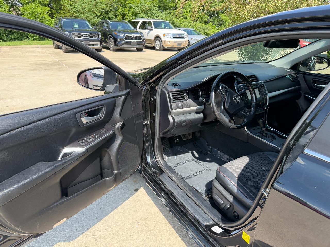 Toyota Camry 4dr Sdn I4 Auto SE w/Special Edition Pkg (Natl) 2016