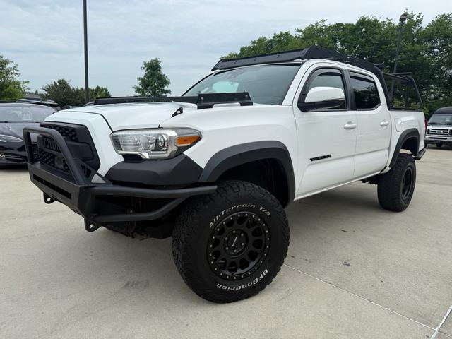 White 2018 Toyota Tacoma TRD Off Road Double Cab 4WD Pickup Truck Four-Wheel Drive Automatic