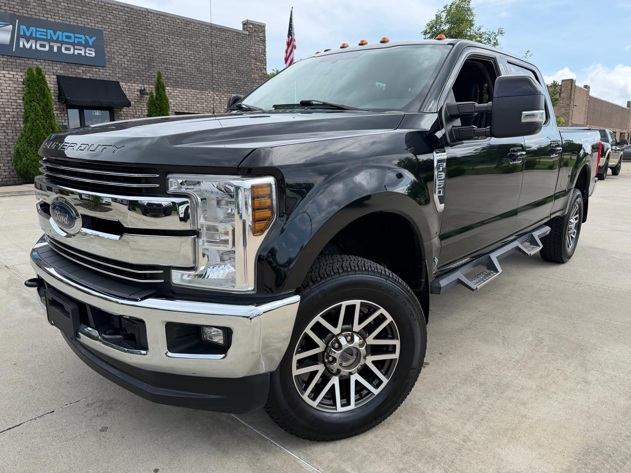 Ford Super Duty F-350 SRW Lariat 4WD Crew Cab 8' Box 2018