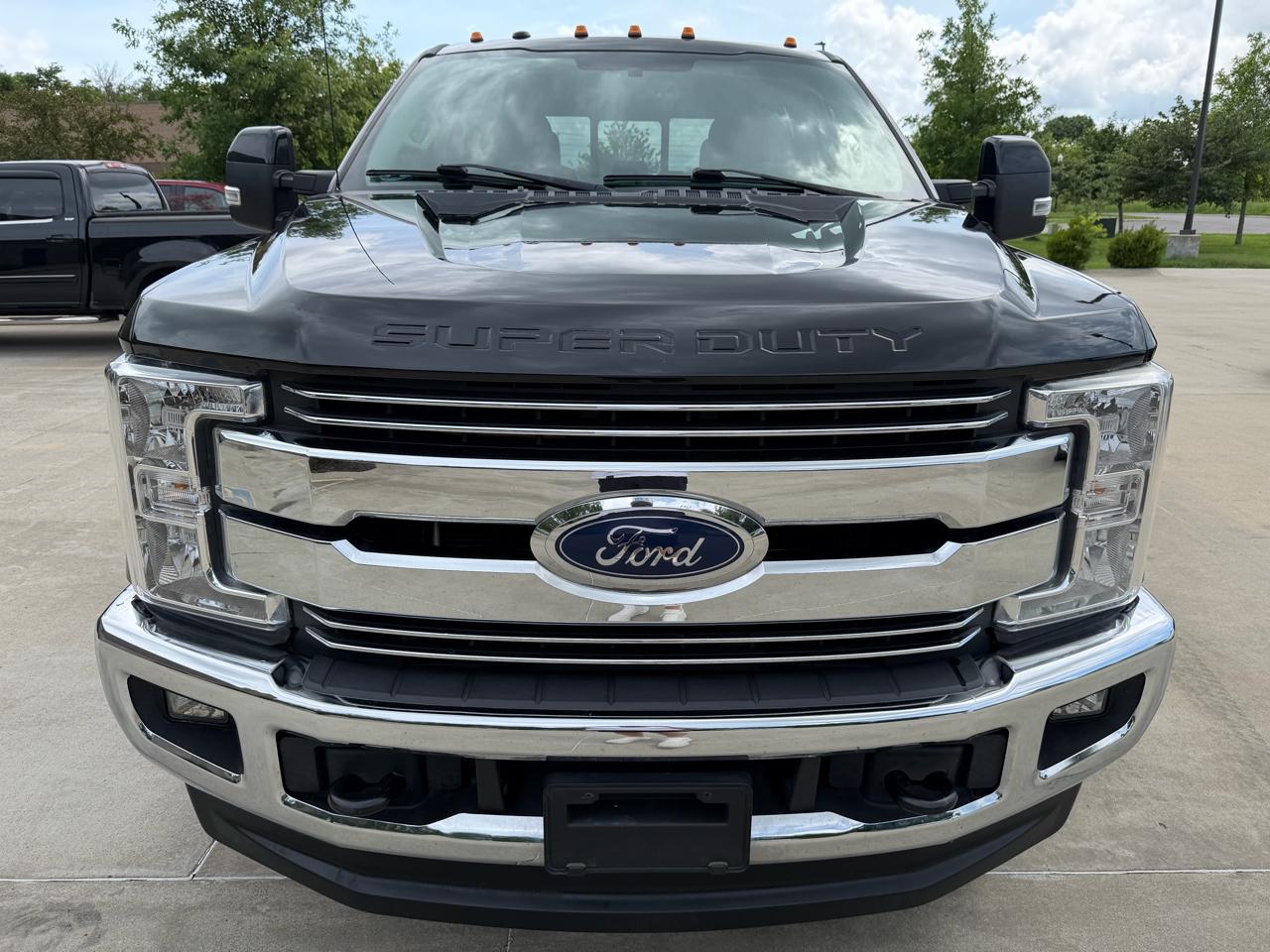 Ford Super Duty F-350 SRW Lariat 4WD Crew Cab 8' Box 2018