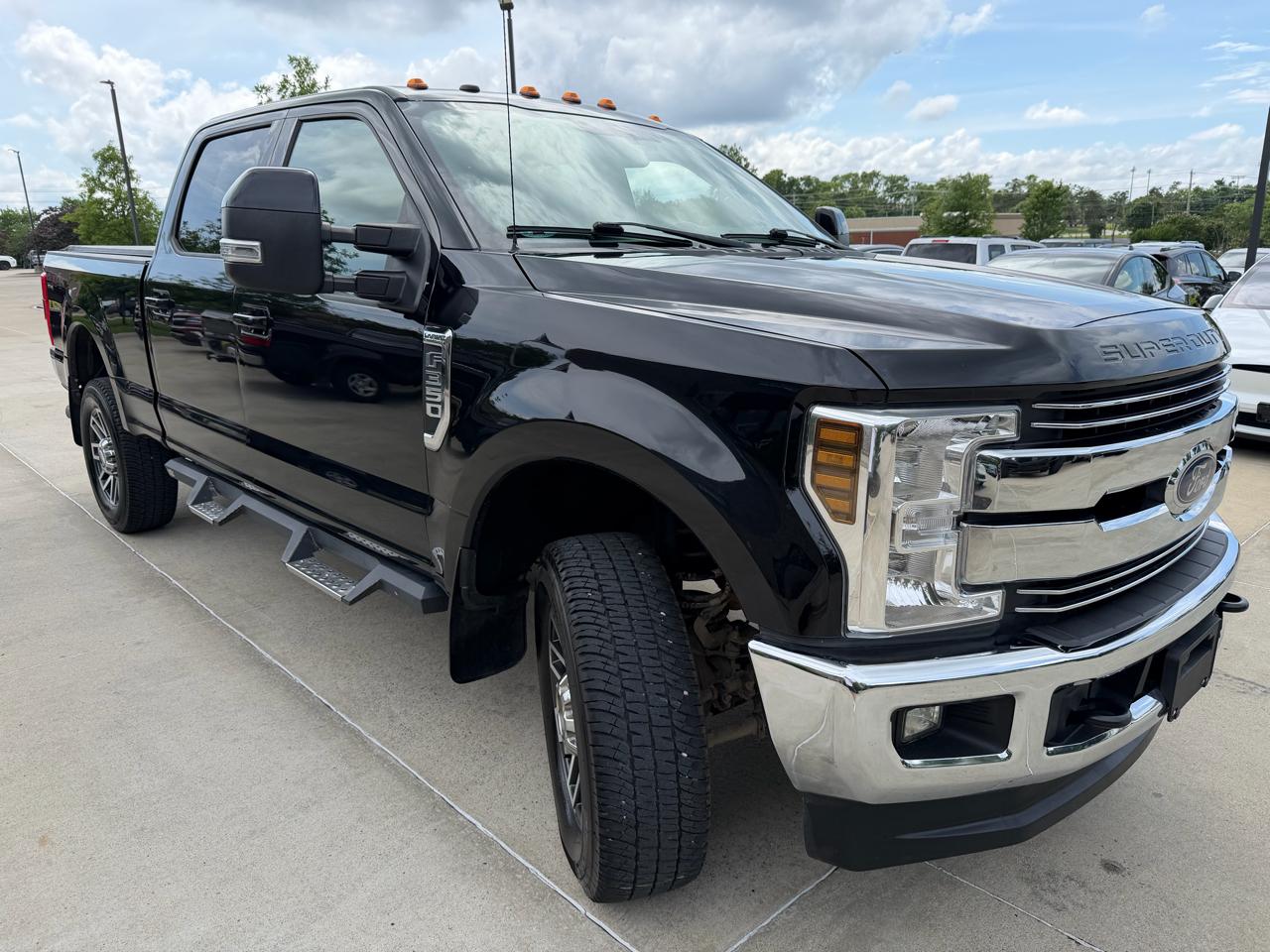 Ford Super Duty F-350 SRW Lariat 4WD Crew Cab 8' Box 2018