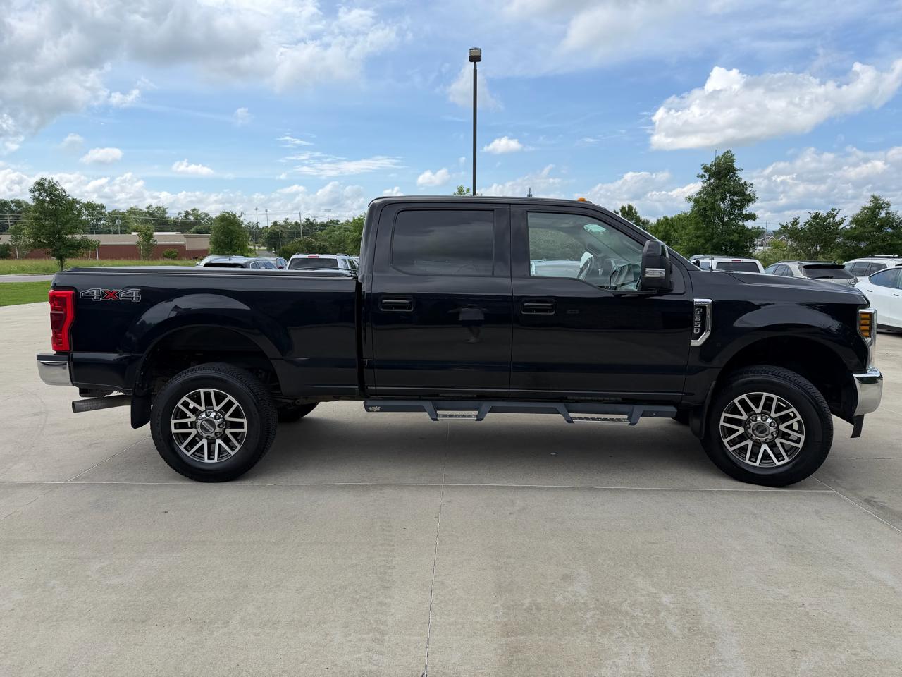 Ford Super Duty F-350 SRW Lariat 4WD Crew Cab 8' Box 2018