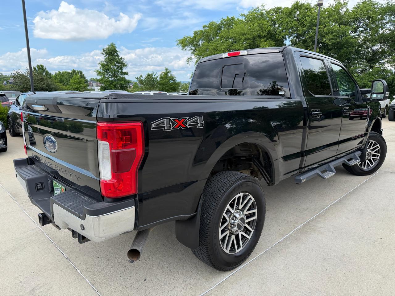 Ford Super Duty F-350 SRW Lariat 4WD Crew Cab 8' Box 2018