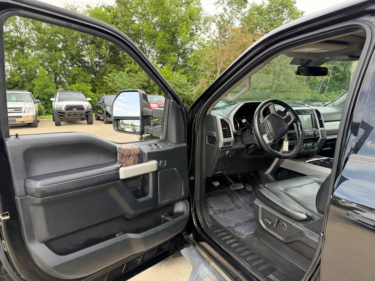 Ford Super Duty F-350 SRW Lariat 4WD Crew Cab 8' Box 2018