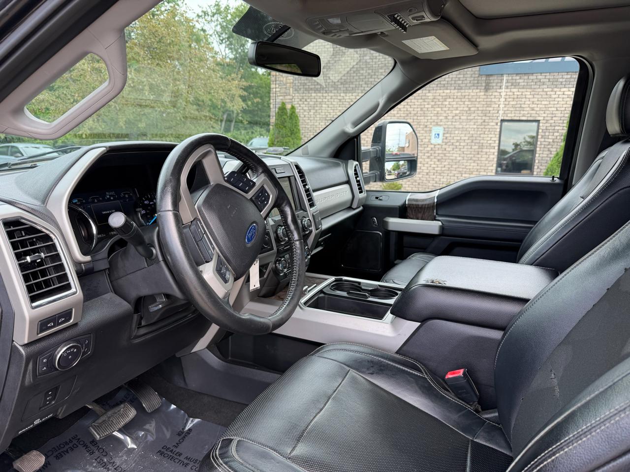 Ford Super Duty F-350 SRW Lariat 4WD Crew Cab 8' Box 2018