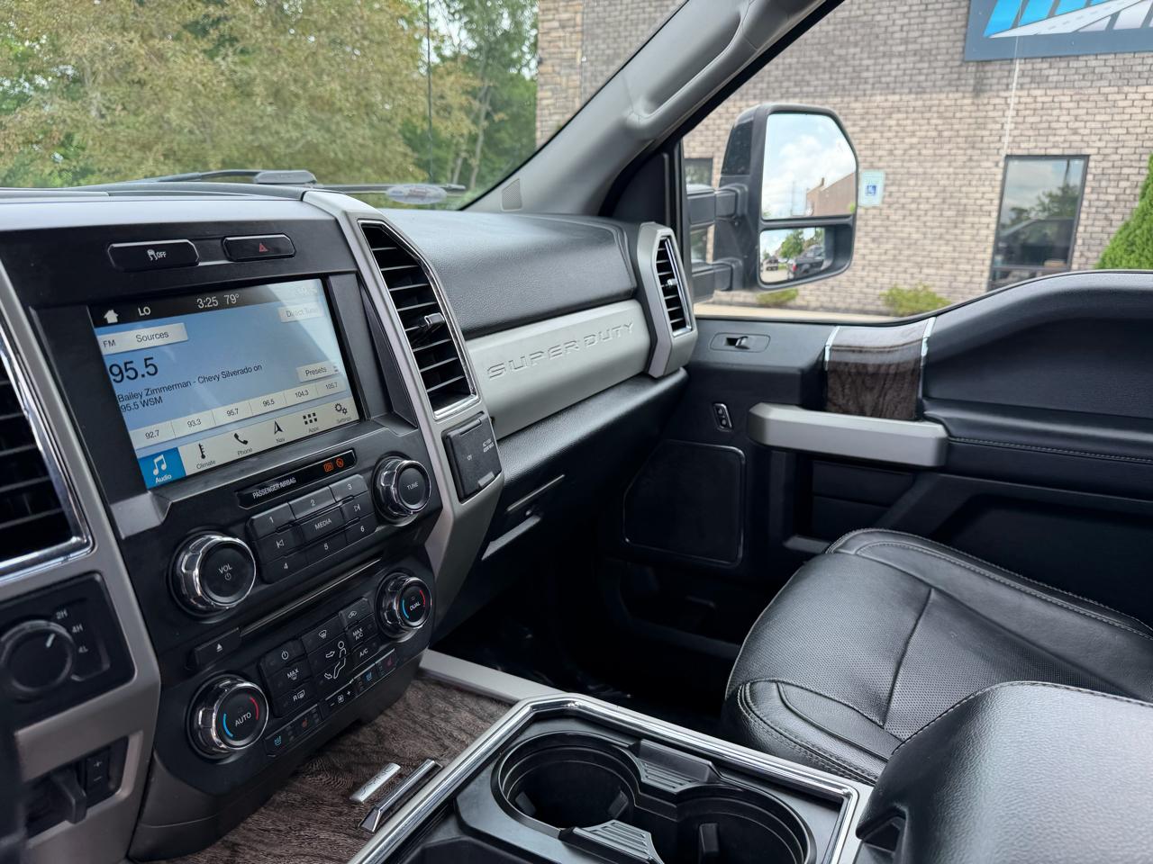 Ford Super Duty F-350 SRW Lariat 4WD Crew Cab 8' Box 2018