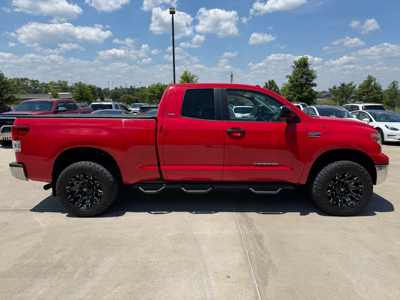 Toyota Tundra 4WD Truck  2013
