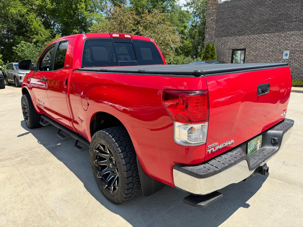 Toyota Tundra 4WD Truck  2013