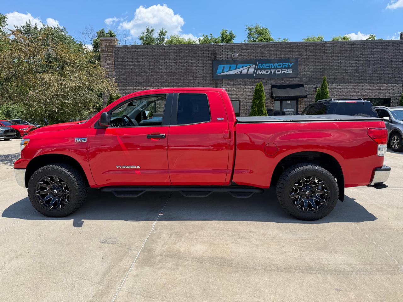 Toyota Tundra 4WD Truck  2013