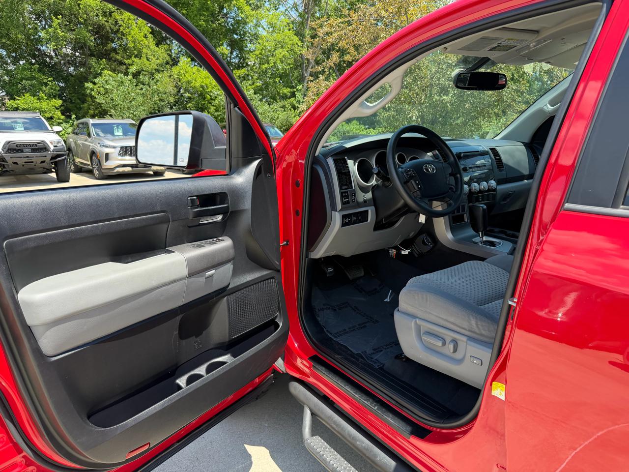 Toyota Tundra 4WD Truck  2013