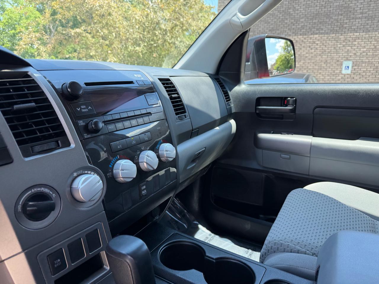 Toyota Tundra 4WD Truck  2013