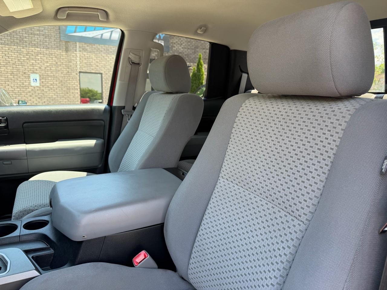 Toyota Tundra 4WD Truck  2013