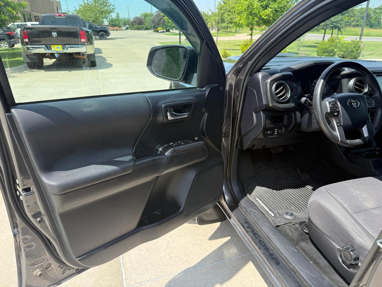 Toyota Tacoma TRD Off Road Double Cab 5' Bed V6 4x4 MT (Natl) 2018