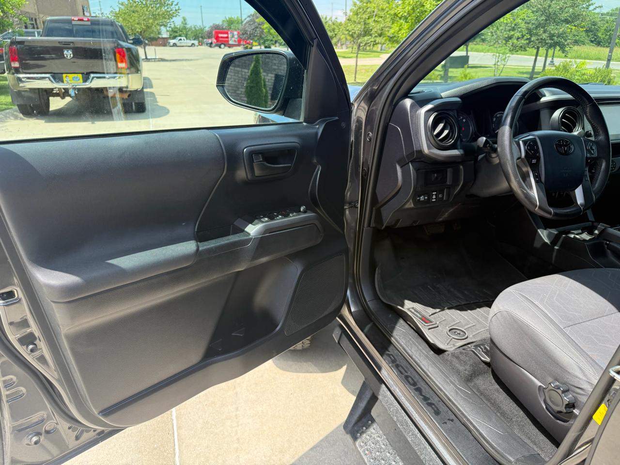 Toyota Tacoma 4WD  2019