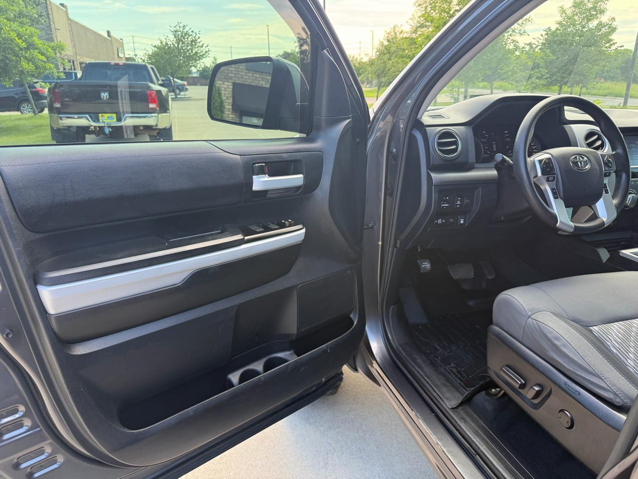 Toyota Tundra 4WD SR5 CrewMax 5.5' Bed 5.7L (Natl) 2020