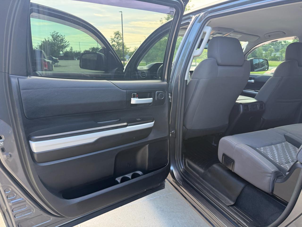 Toyota Tundra 4WD SR5 CrewMax 5.5' Bed 5.7L (Natl) 2020