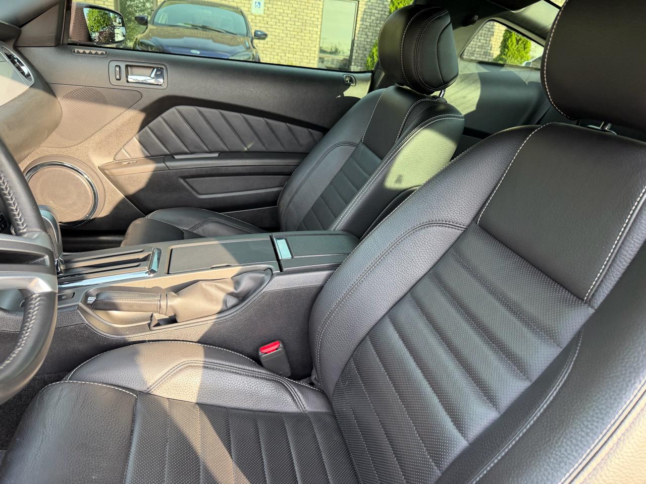 Ford Mustang 2dr Cpe GT Premium 2012