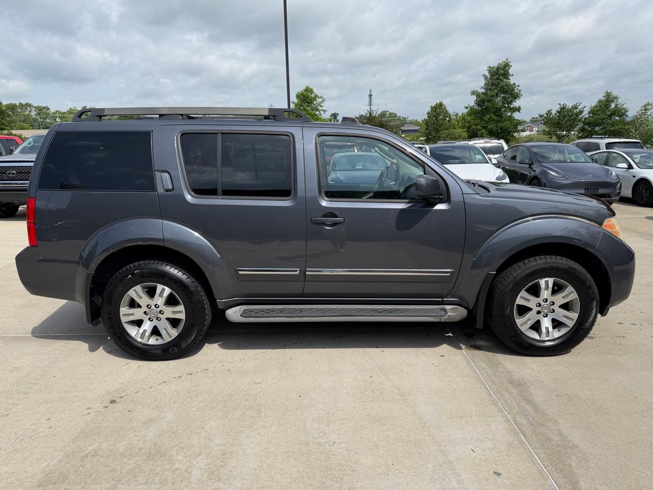 Nissan Pathfinder 4WD 4dr V6 SE 2012