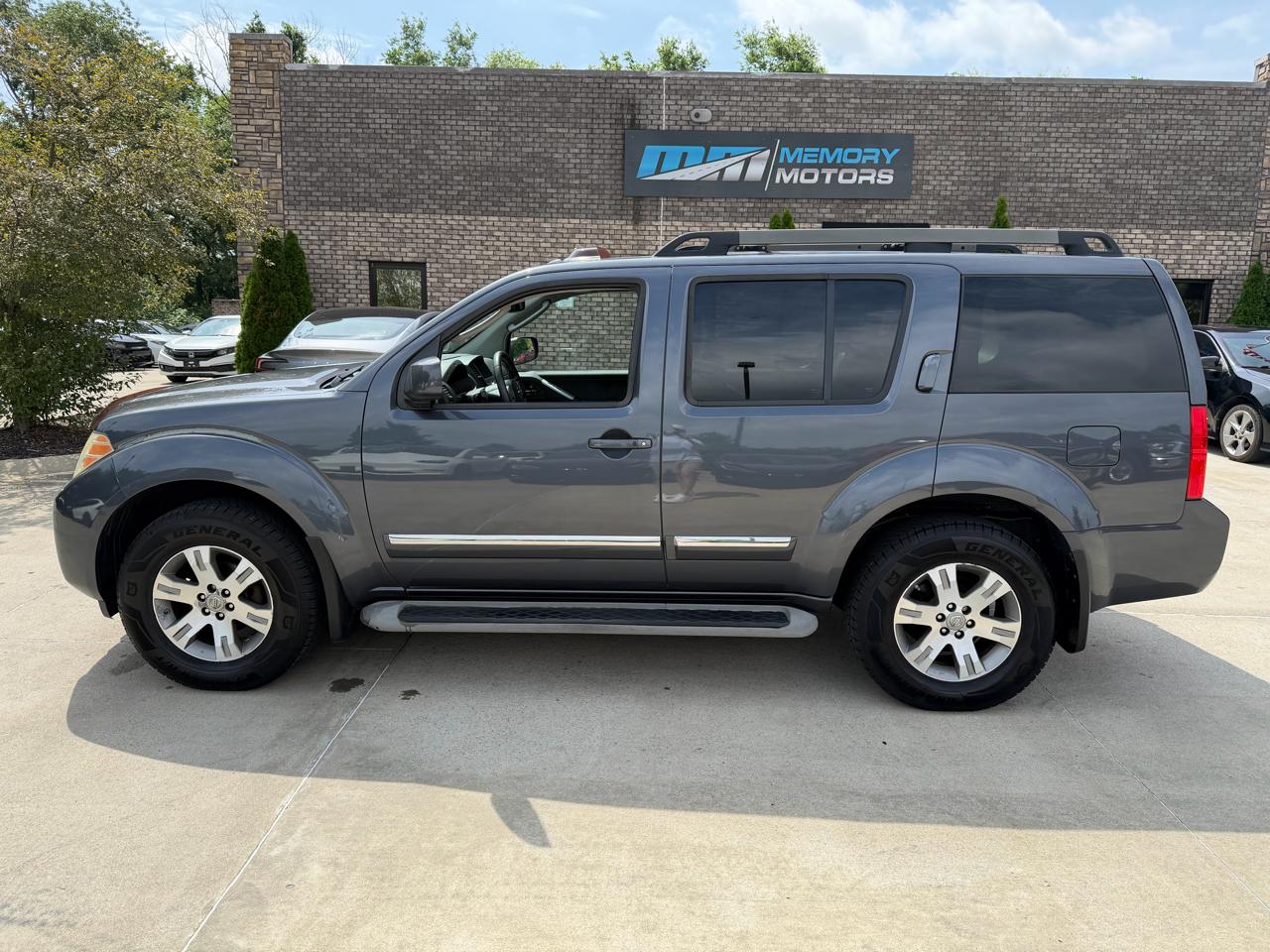Nissan Pathfinder 4WD 4dr V6 SE 2012