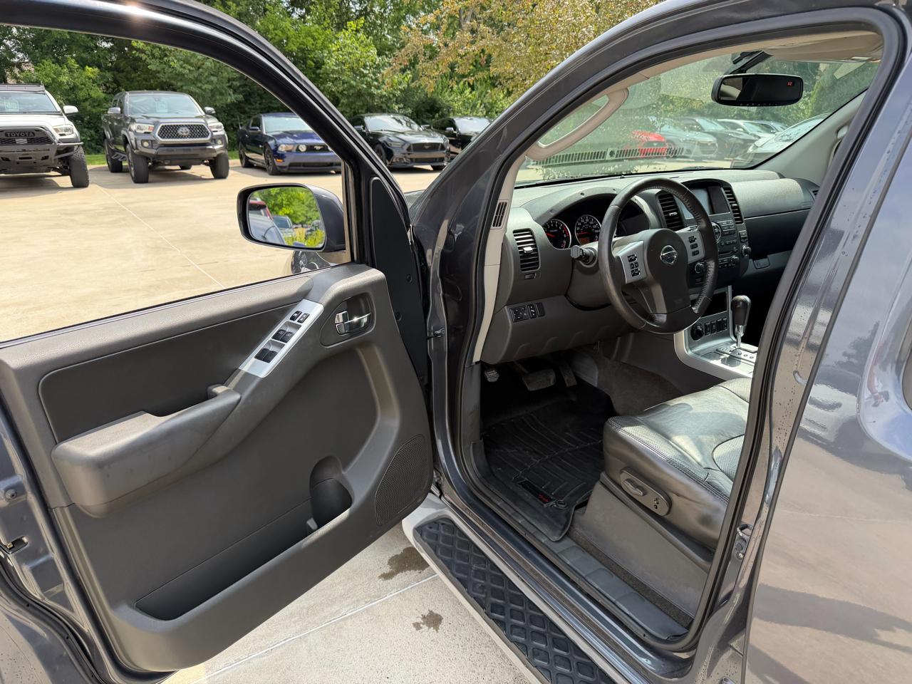 Nissan Pathfinder 4WD 4dr V6 SE 2012