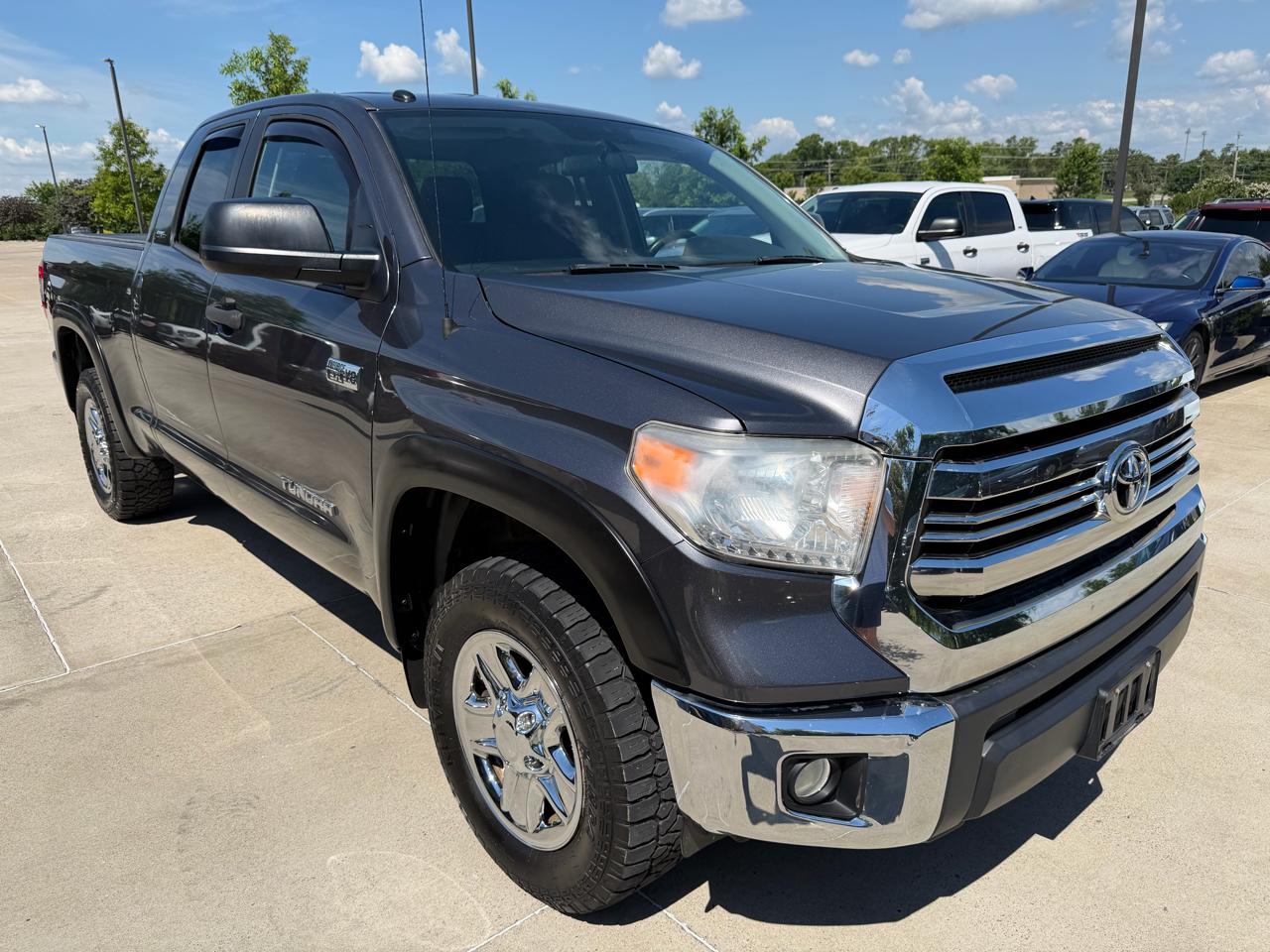 Toyota Tundra 4WD Truck  2016