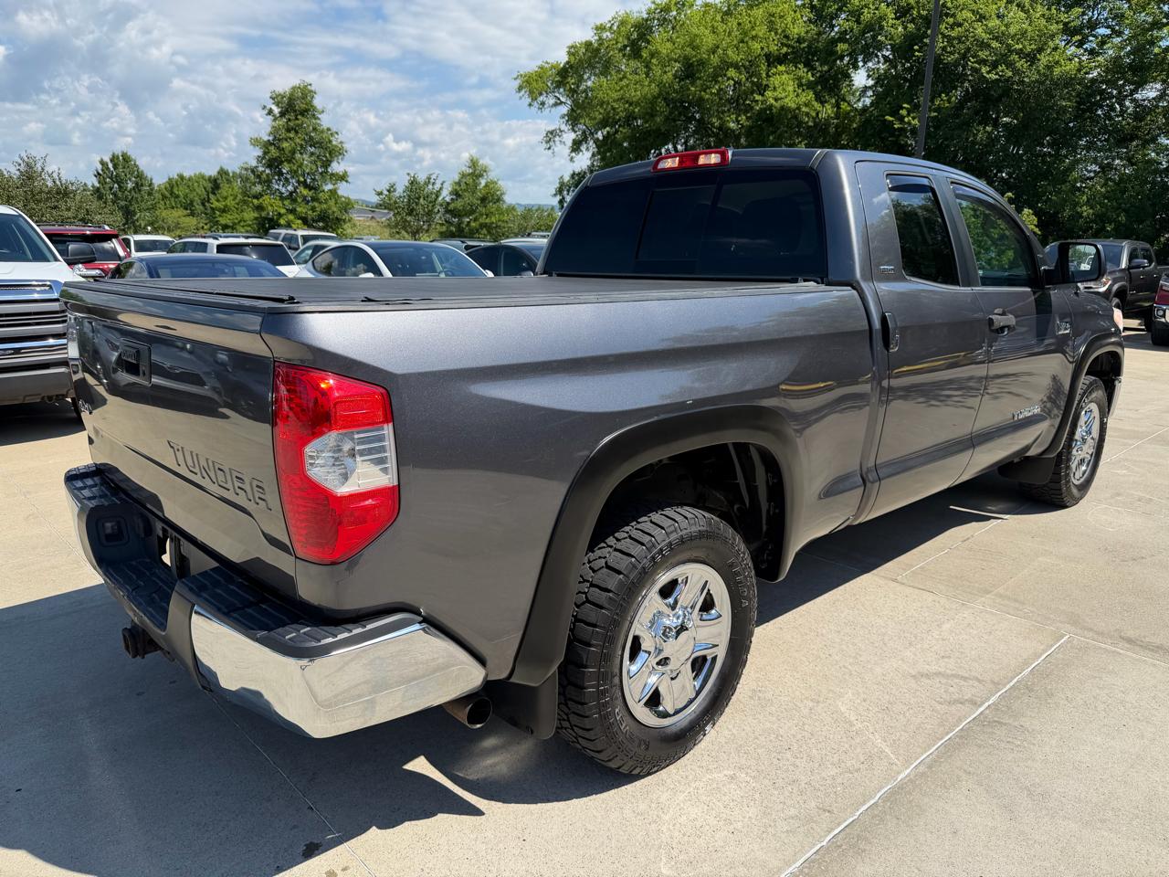 Toyota Tundra 4WD Truck  2016