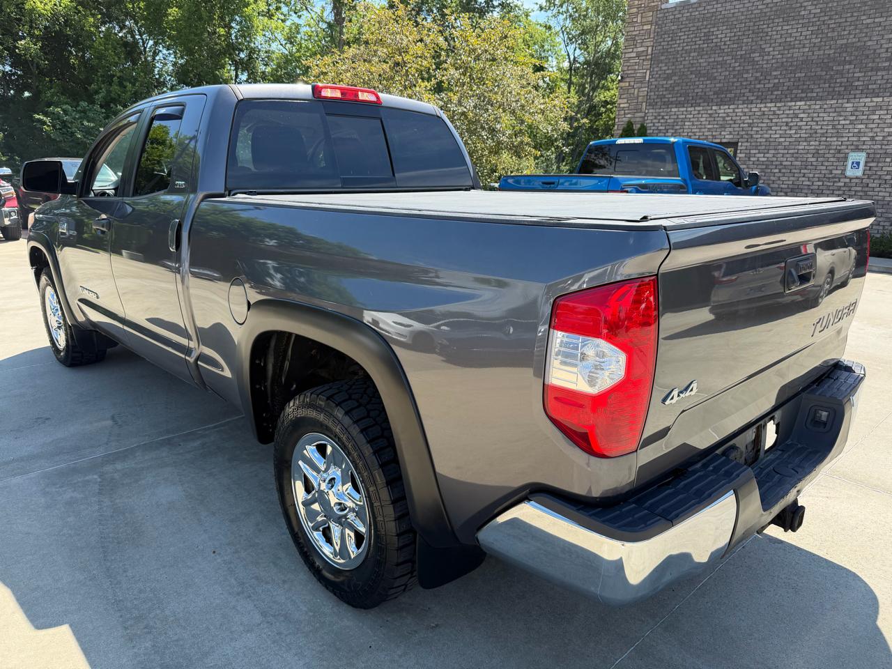 Toyota Tundra 4WD Truck  2016