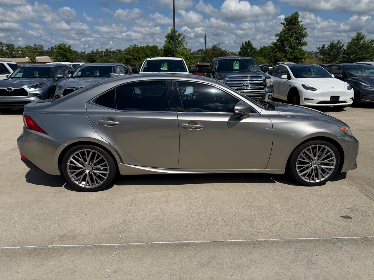 Lexus IS 200t 4dr Sdn 2016
